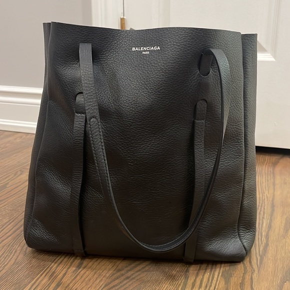 *SOLD* Balenciaga Everyday Tote - Picture 3 of 9